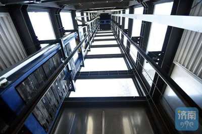 濟(jì)南首部"老樓電梯"安裝就緒 ,工期縮短近三分之二